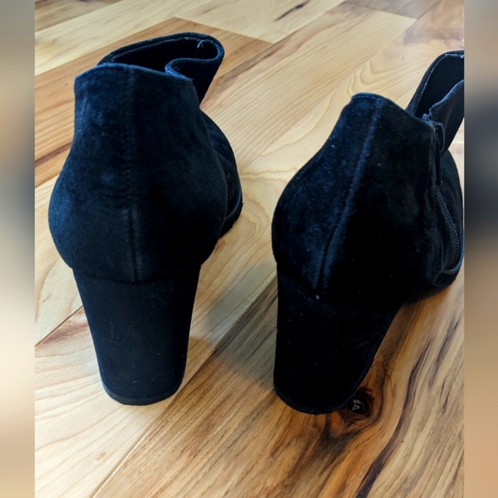 Black Suede Booties Andre Assous East Size 9.5 B Great Condition - Picture 3 of 7